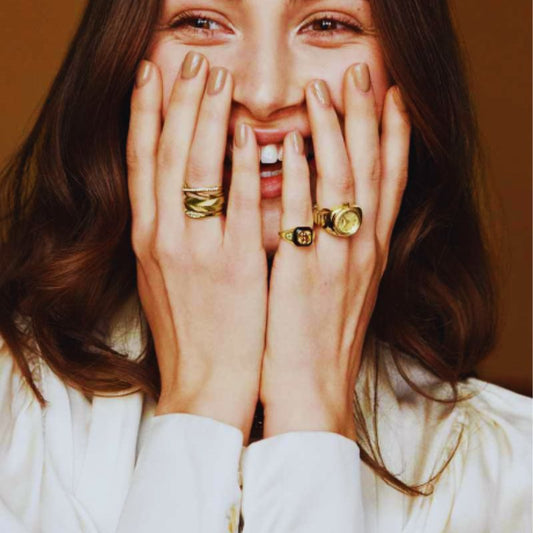 Anello con orologio: elegante, unico, senza tempo